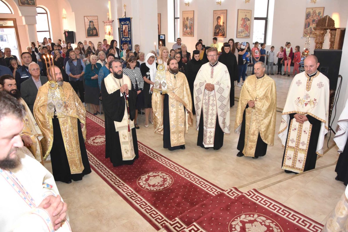 Troiță ridicată în Parohia Măureni, județul Caraș-Severin 129538