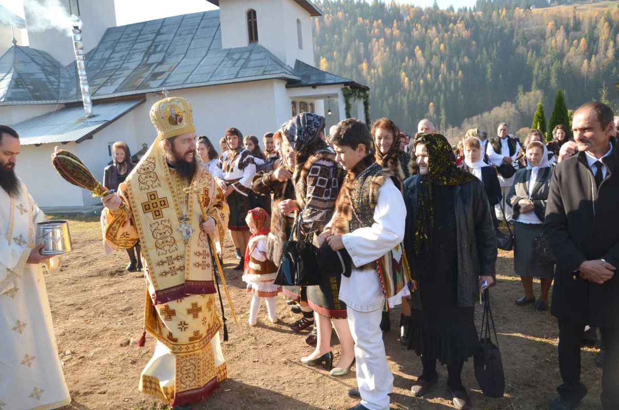 Binecuvântare arhierească în Parohia Breaza de Sus 129948