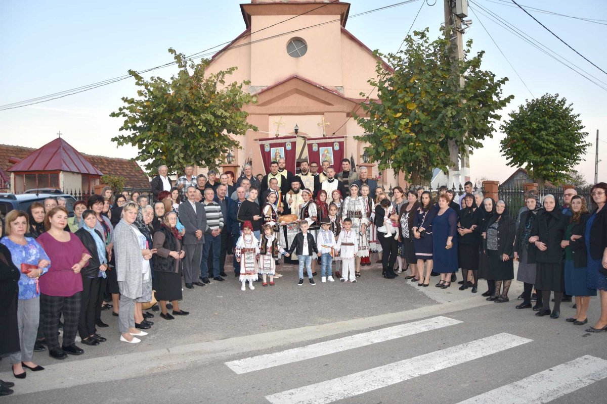 Resfințirea bisericii din Padina Matei, judeţul Caraş-Severin 129939