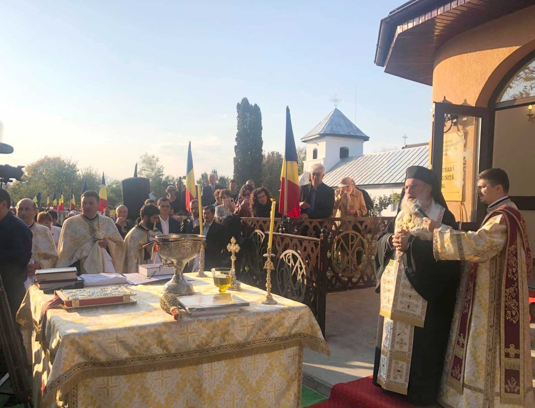Sfinţiri de biserici în Arhiepiscopia Romanului şi Bacăului 129947
