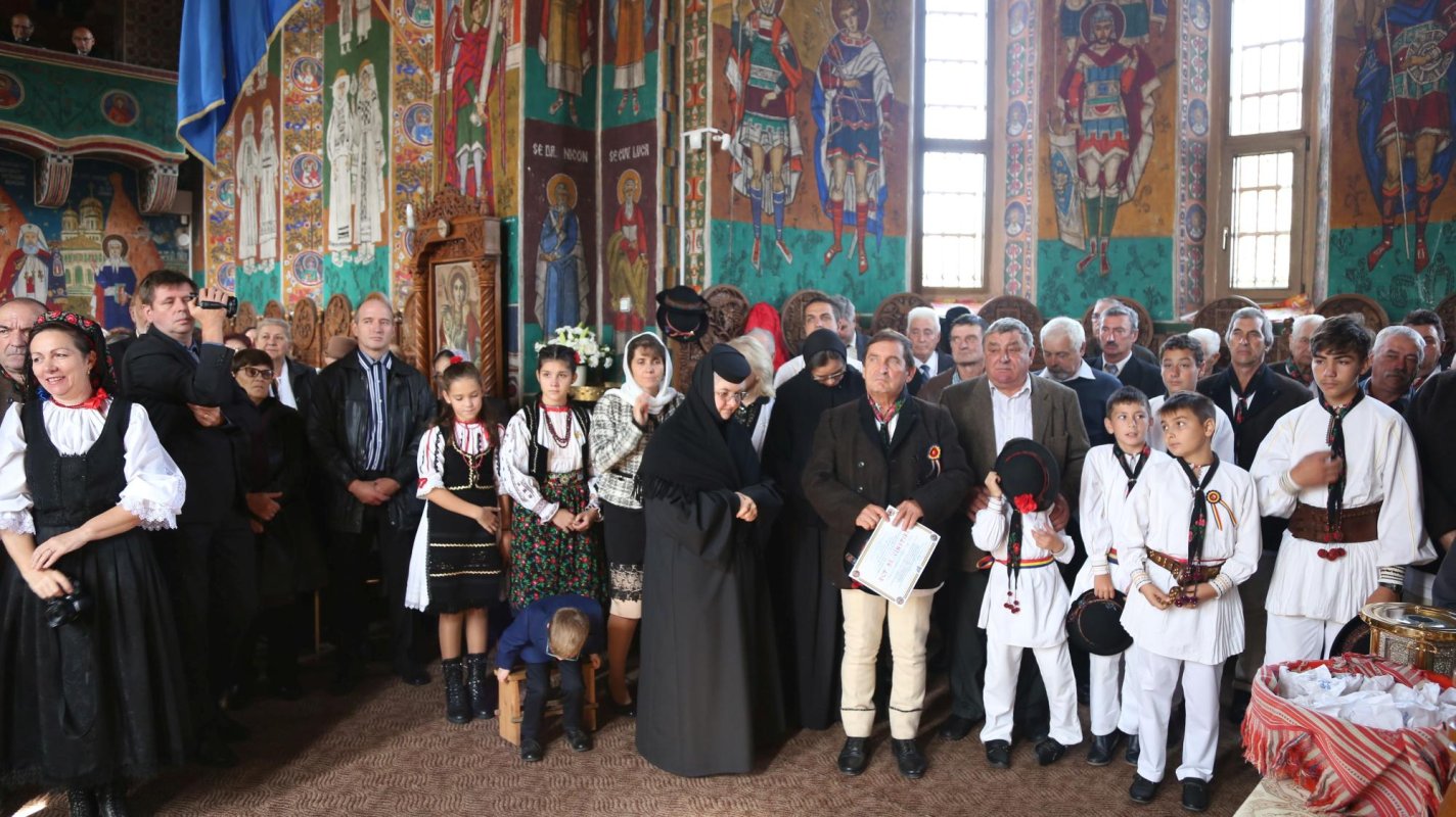 Bogata Olteană, satul cu o catedrală a simțământului românesc 129991