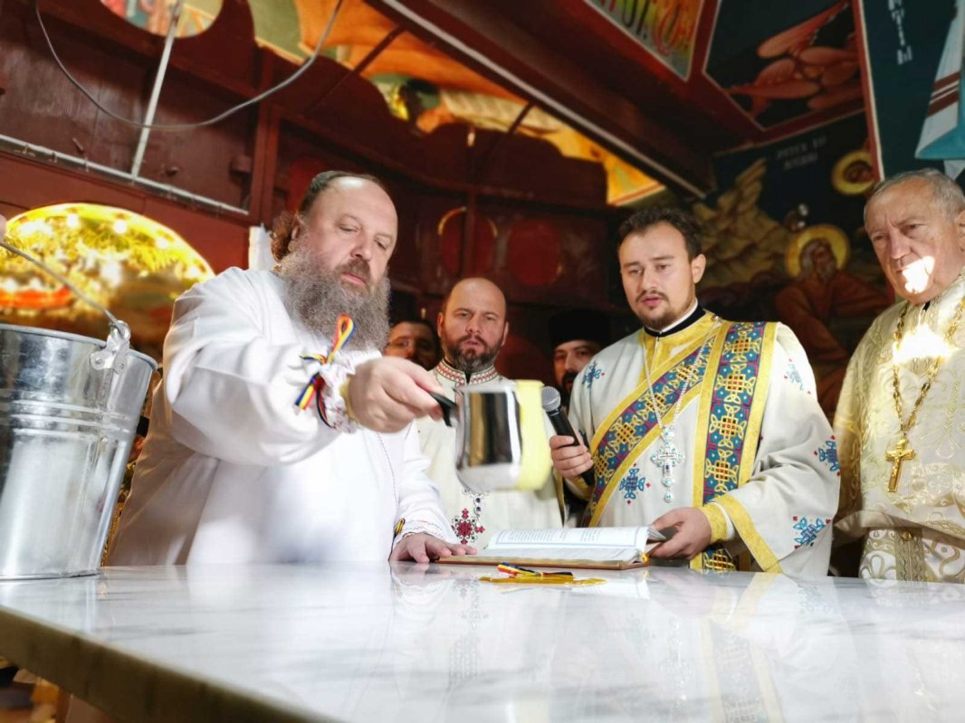 Sfințirea bisericii unei comunități jertfelnice din Prahova 130016