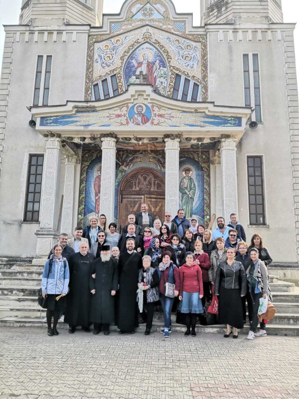 Pelerini bucureșteni la mănăstiri din Dobrogea 130116