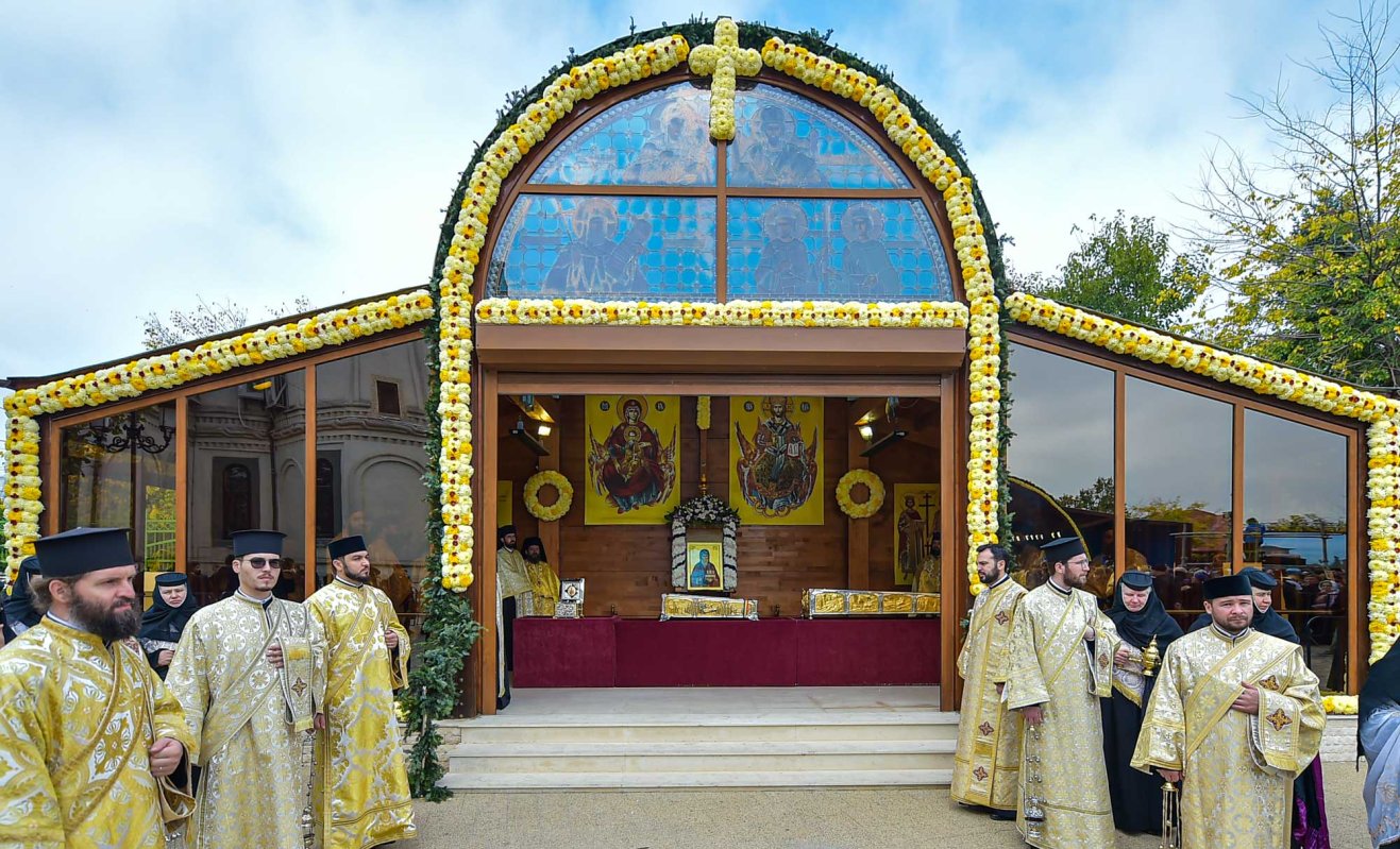 Bucuria comuniunii sfinţilor se dăruiește pelerinilor rugători 130354