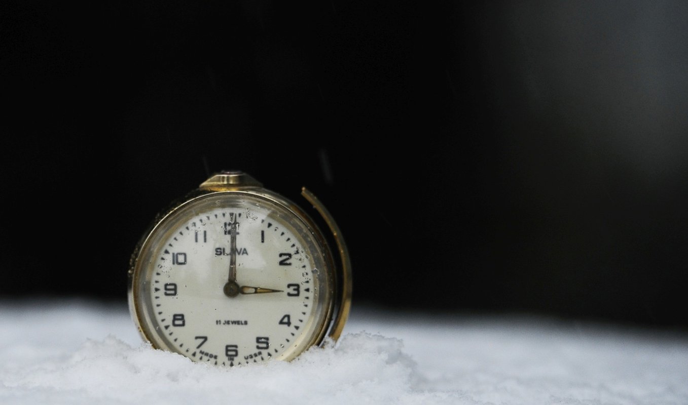 În acest weekend trecem la ora de iarnă 130185