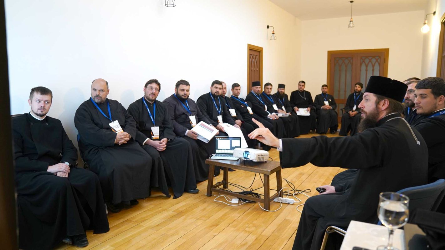 O nouă zi de cursuri preoțești la Miclăușeni 130326