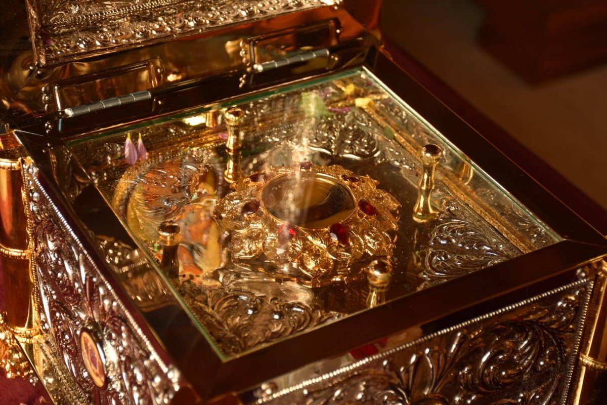 Liturghie arhierească de prăznuirea Mucenicului Dimitrie 130400