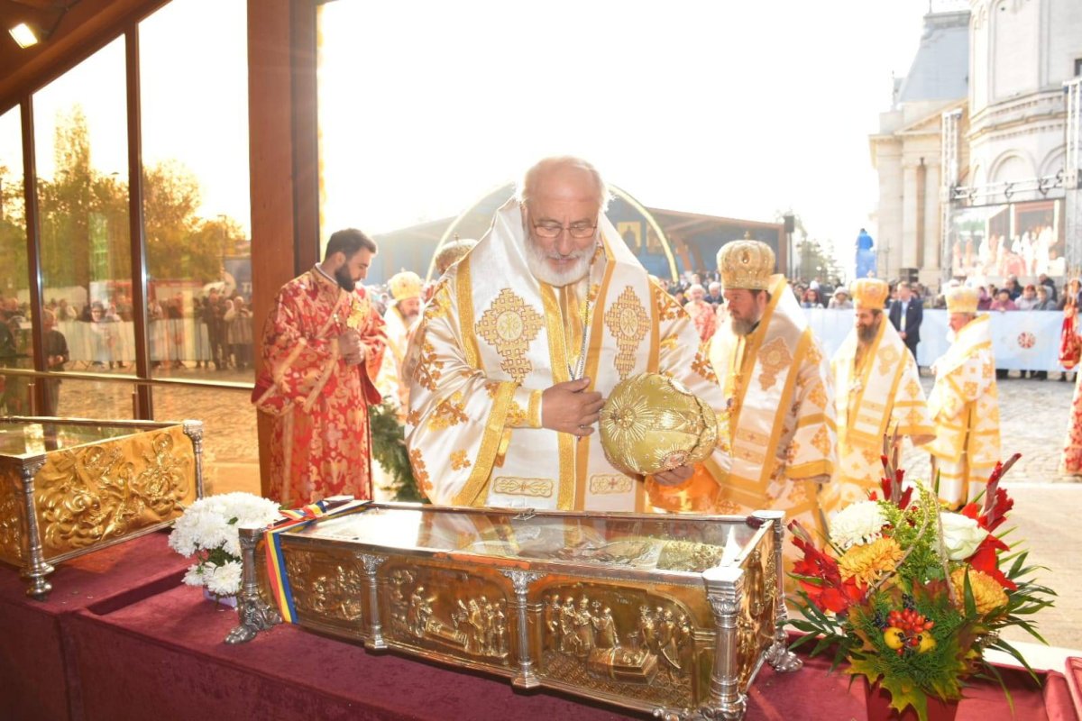 Liturghie arhierească de prăznuirea Mucenicului Dimitrie 130401