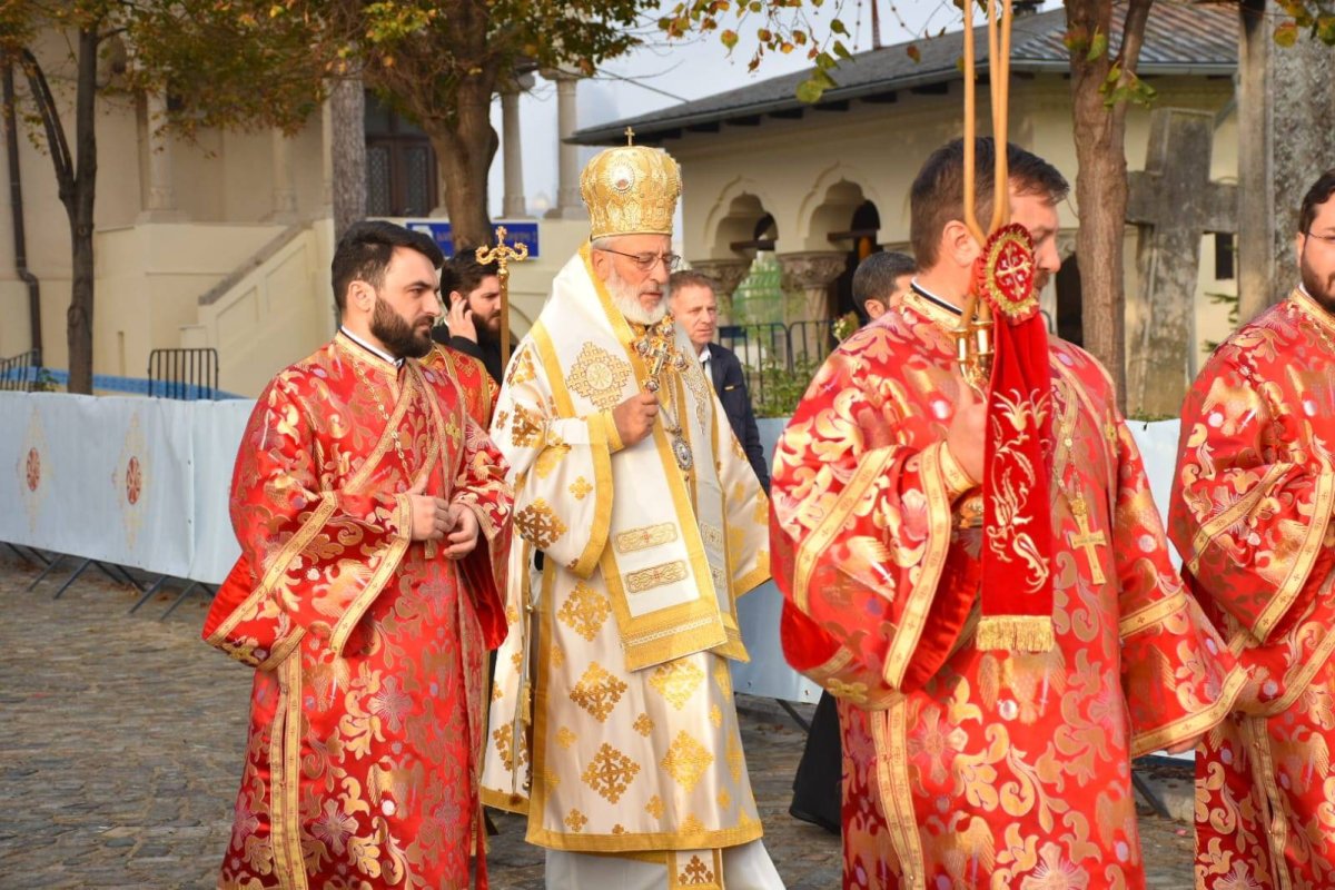 Liturghie arhierească de prăznuirea Mucenicului Dimitrie 130402