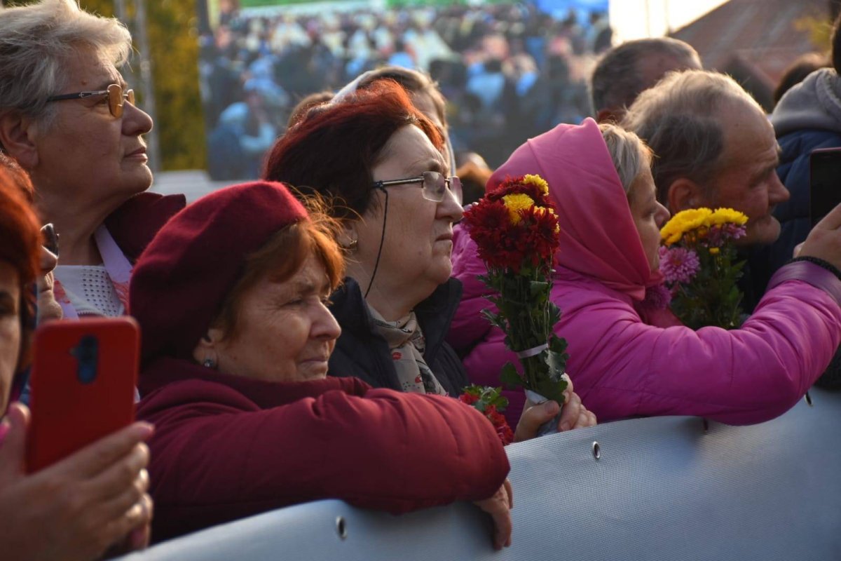 Liturghie arhierească de prăznuirea Mucenicului Dimitrie 130403