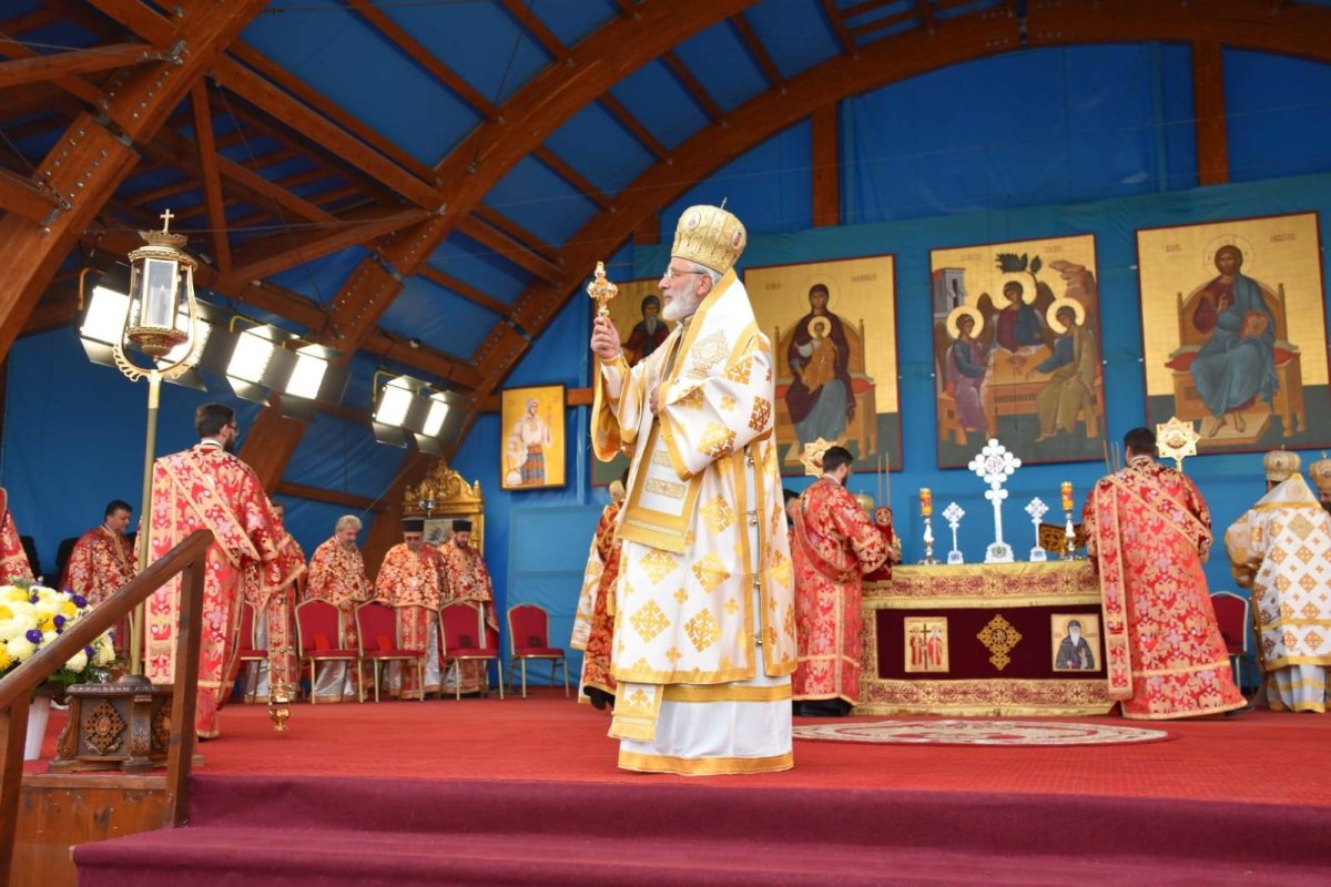 Liturghie arhierească de prăznuirea Mucenicului Dimitrie 130404