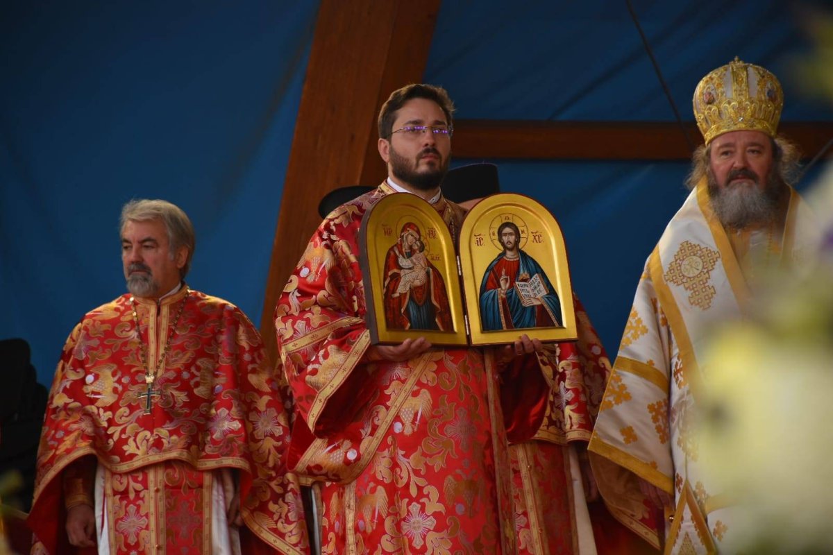 Liturghie arhierească de prăznuirea Mucenicului Dimitrie 130406