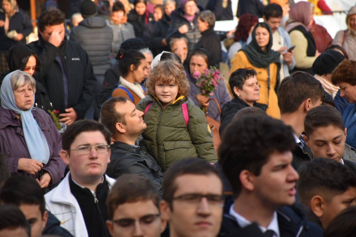 Liturghie arhierească de prăznuirea Mucenicului Dimitrie 130412