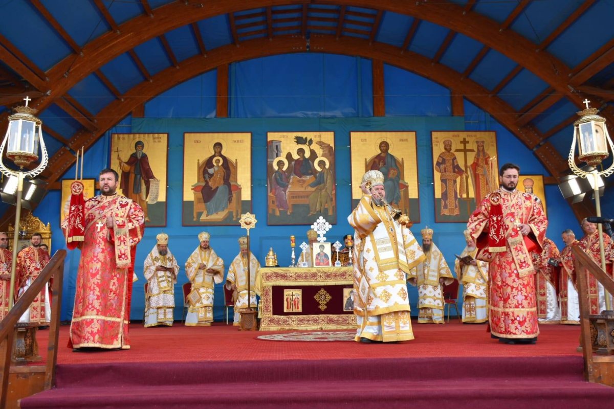 Liturghie arhierească de prăznuirea Mucenicului Dimitrie 130417