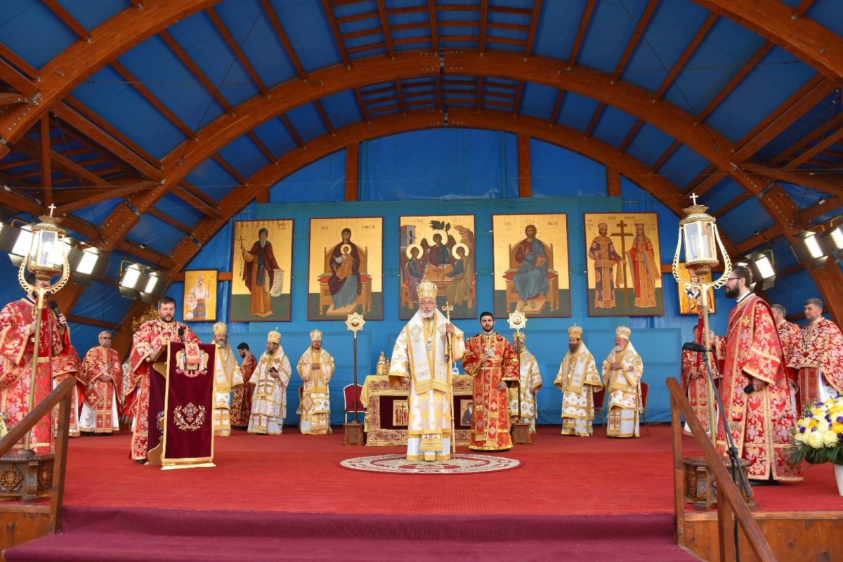 Liturghie arhierească de prăznuirea Mucenicului Dimitrie 130418