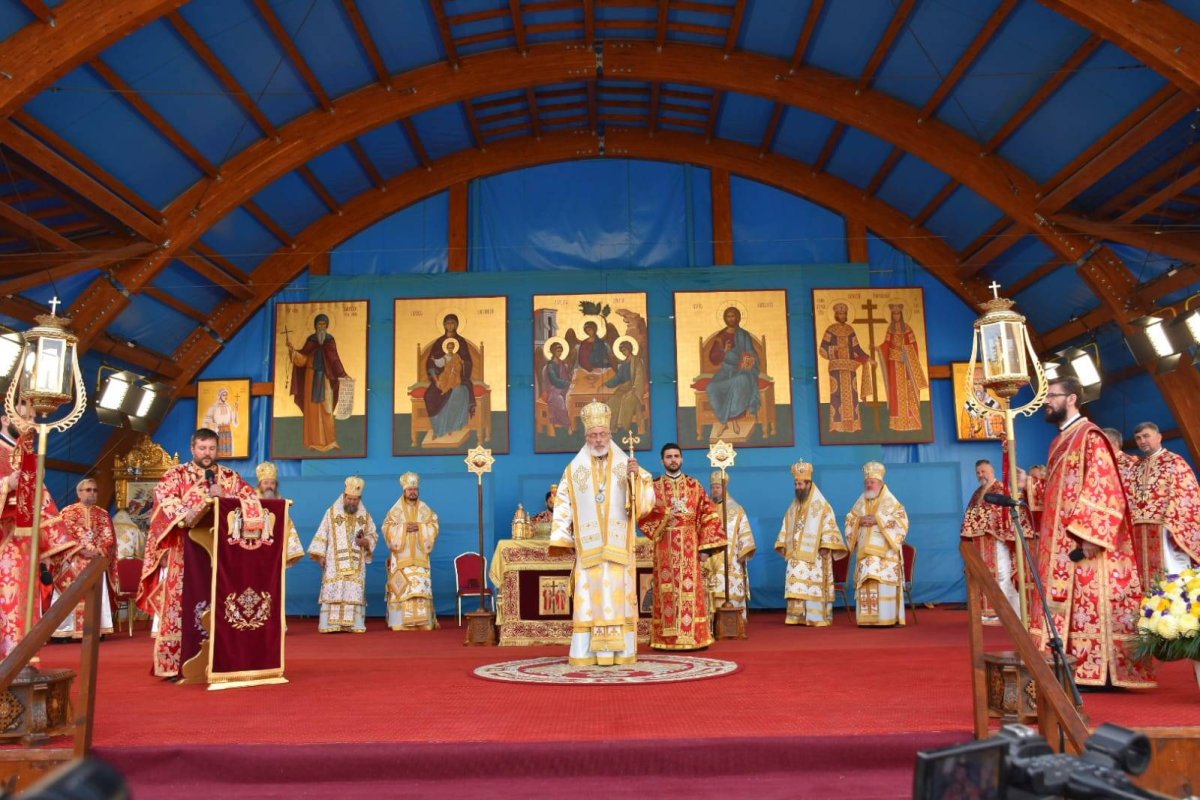 Liturghie arhierească de prăznuirea Mucenicului Dimitrie 130420