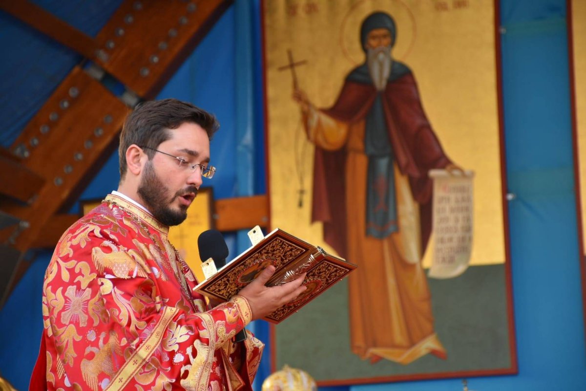 Liturghie arhierească de prăznuirea Mucenicului Dimitrie 130421