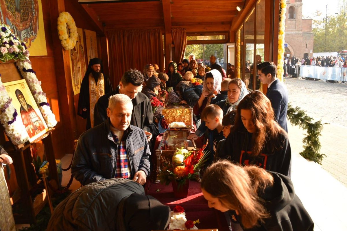 Liturghie arhierească de prăznuirea Mucenicului Dimitrie 130424
