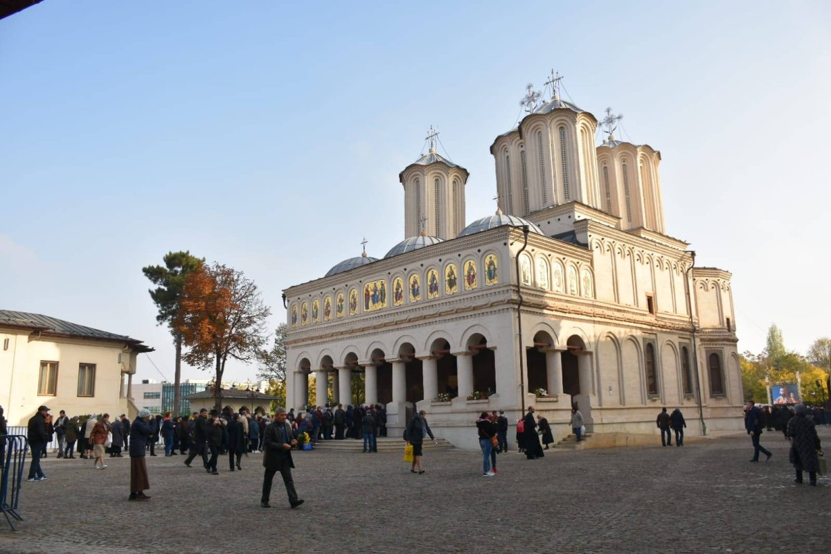 Liturghie arhierească de prăznuirea Mucenicului Dimitrie 130425