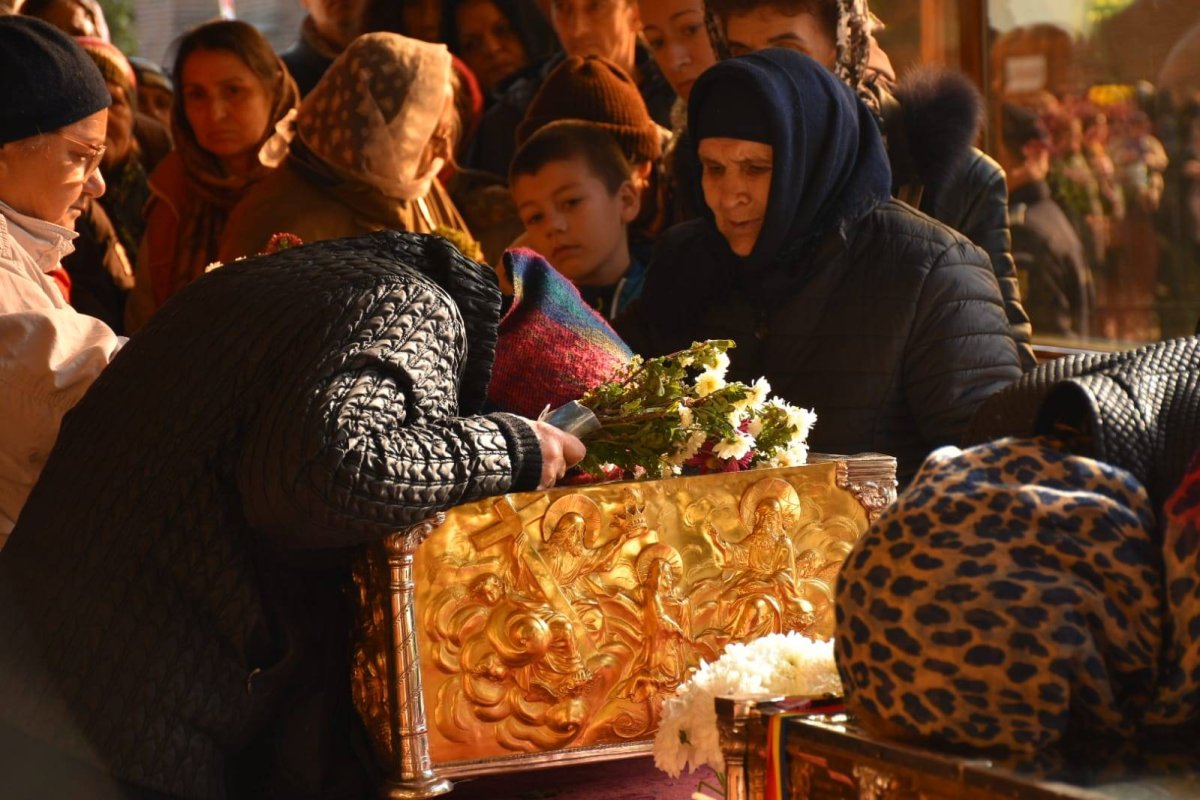 Liturghie arhierească de prăznuirea Mucenicului Dimitrie 130428