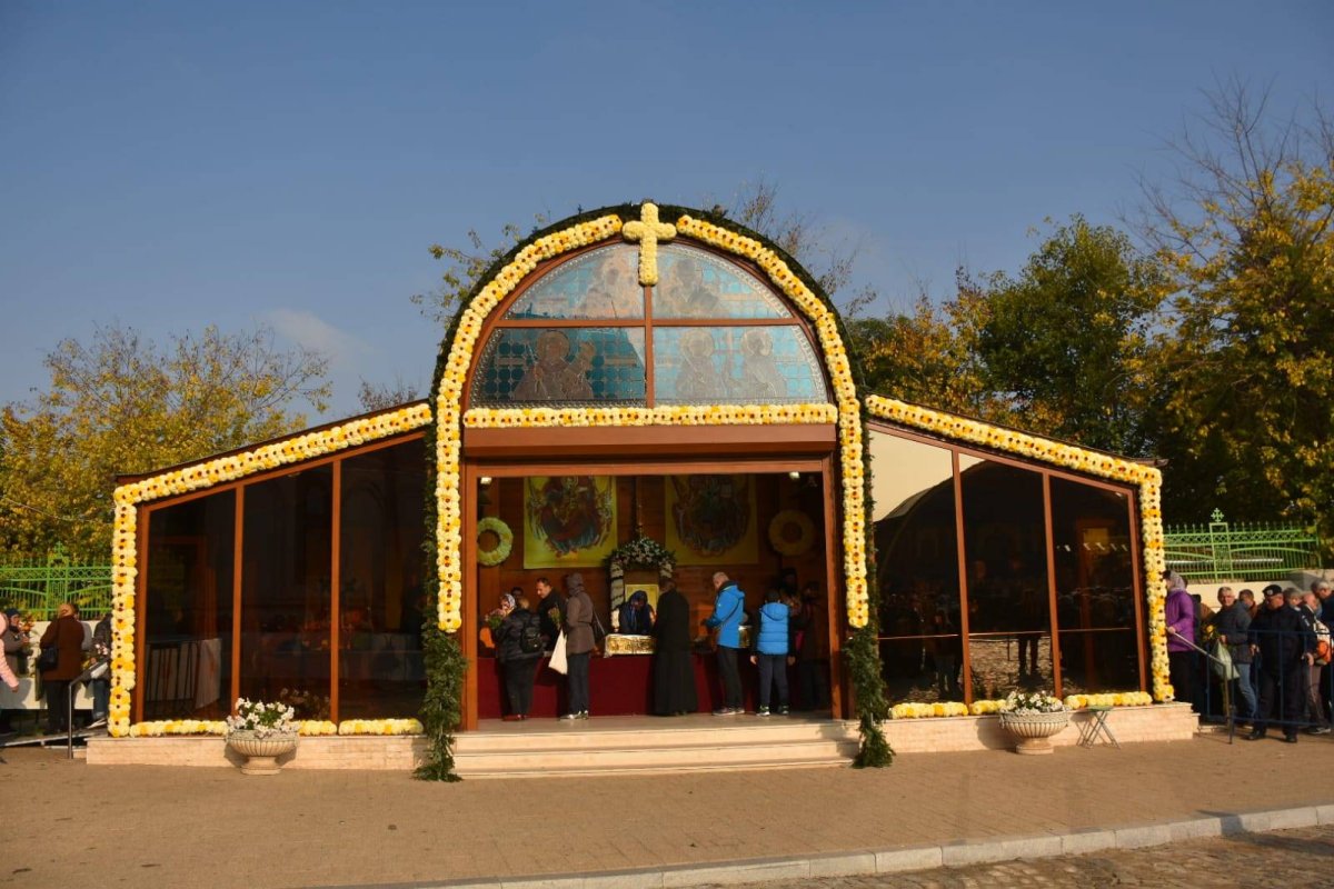 Liturghie arhierească de prăznuirea Mucenicului Dimitrie 130429