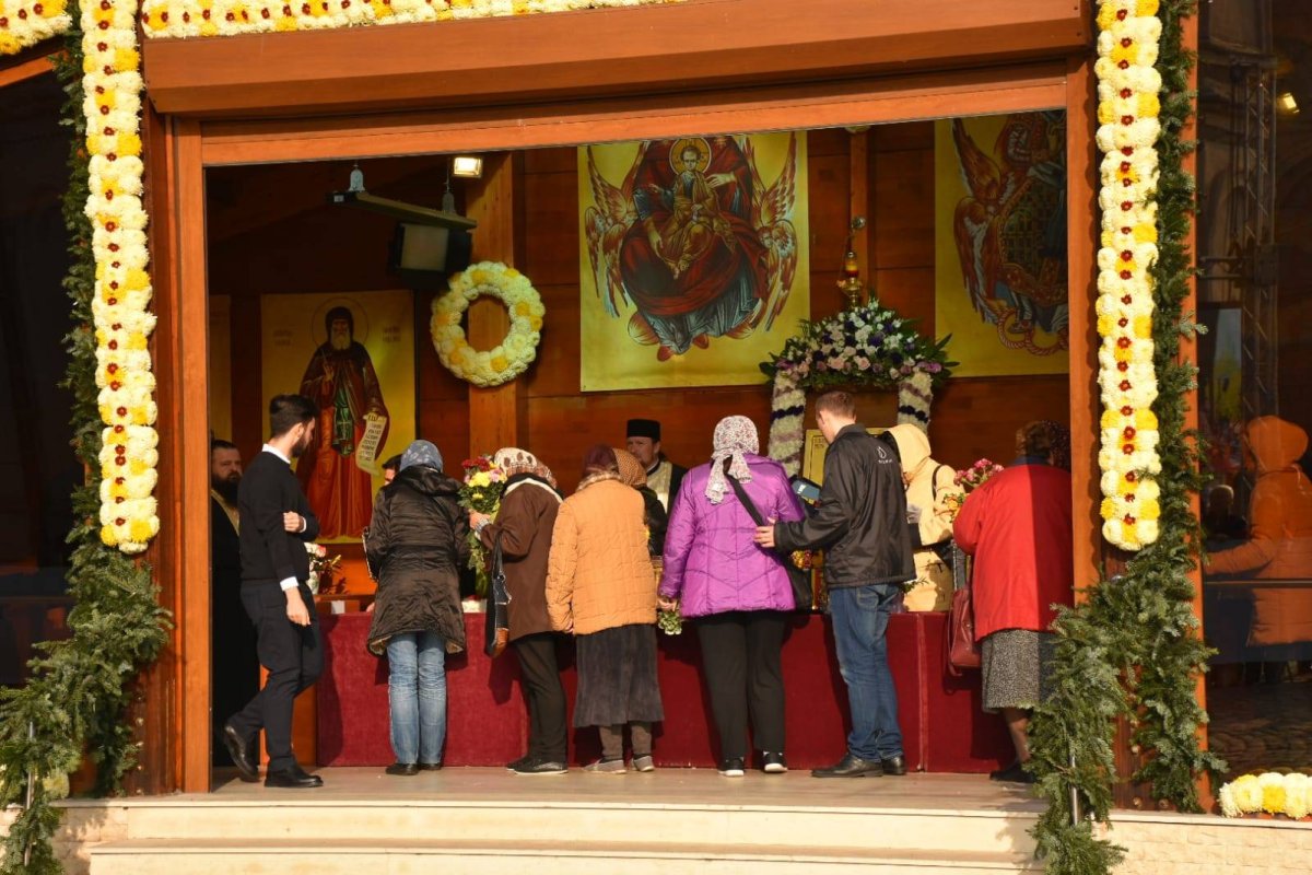 Liturghie arhierească de prăznuirea Mucenicului Dimitrie 130430