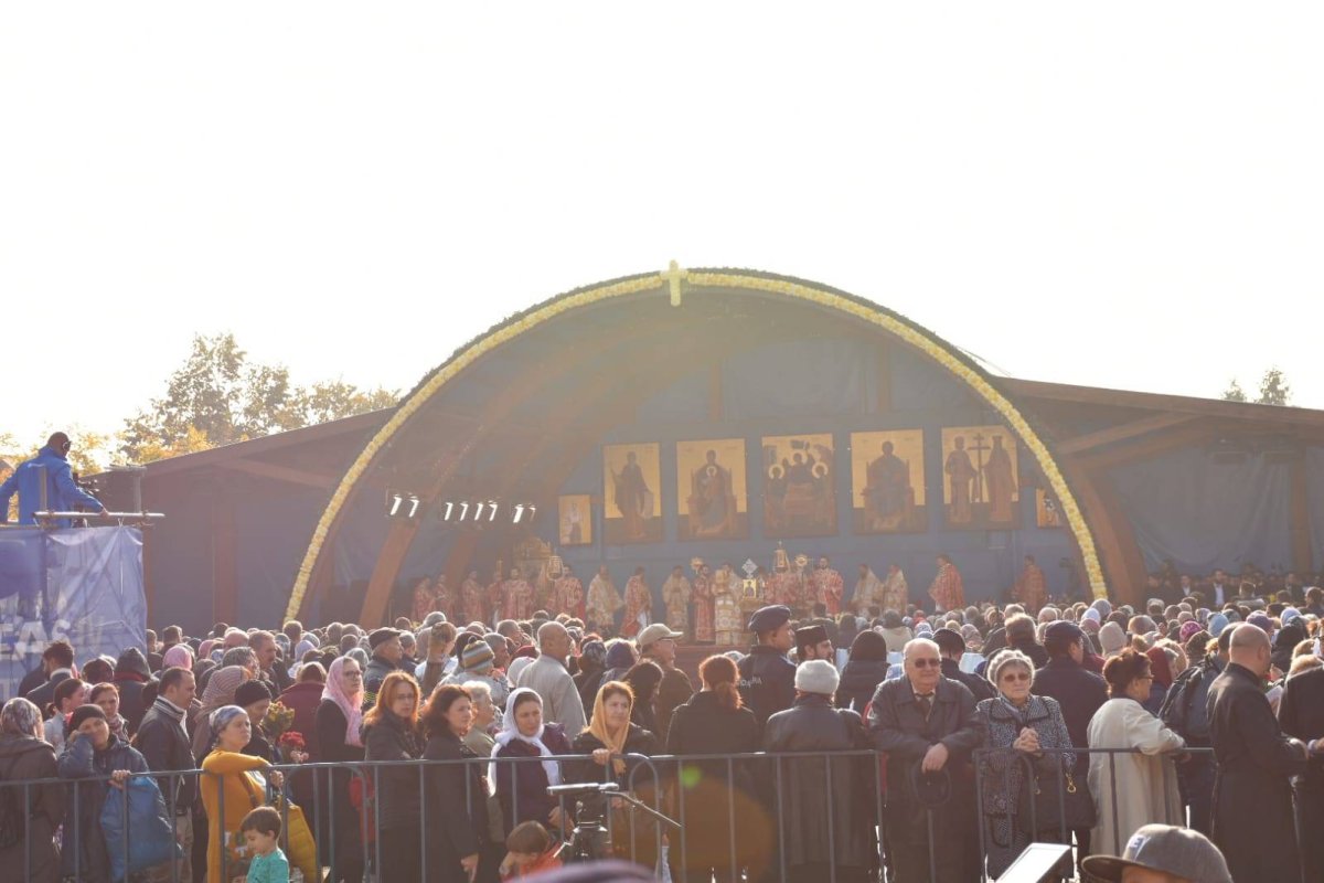 Liturghie arhierească de prăznuirea Mucenicului Dimitrie 130431