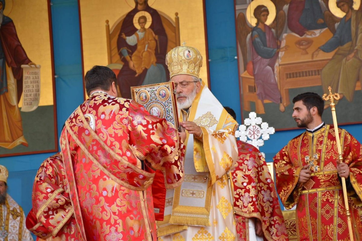 Liturghie arhierească de prăznuirea Mucenicului Dimitrie 130439