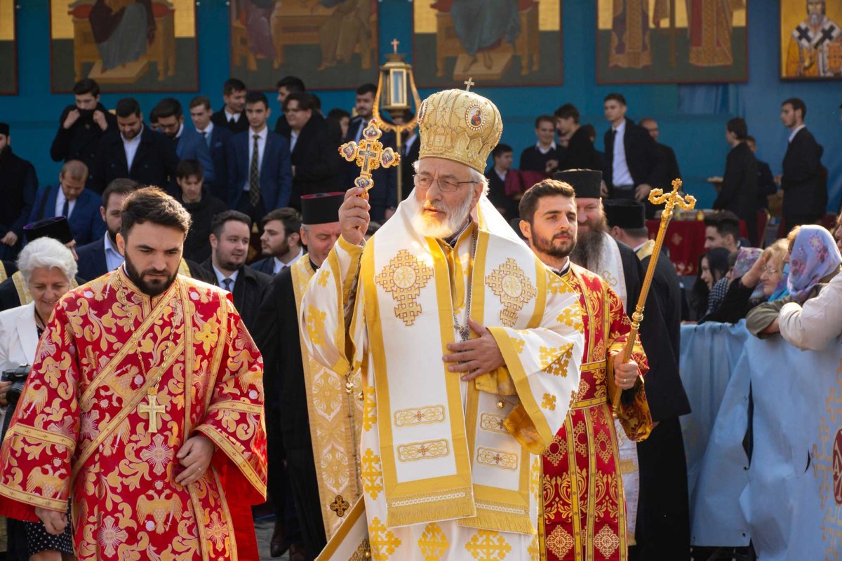 Liturghie arhierească de prăznuirea Mucenicului Dimitrie 130612