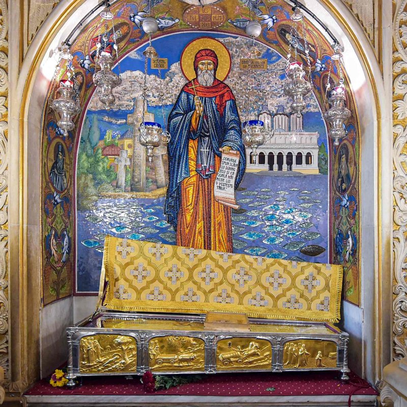 Sfântul ascultă rugăciunile închinătorilor 130374