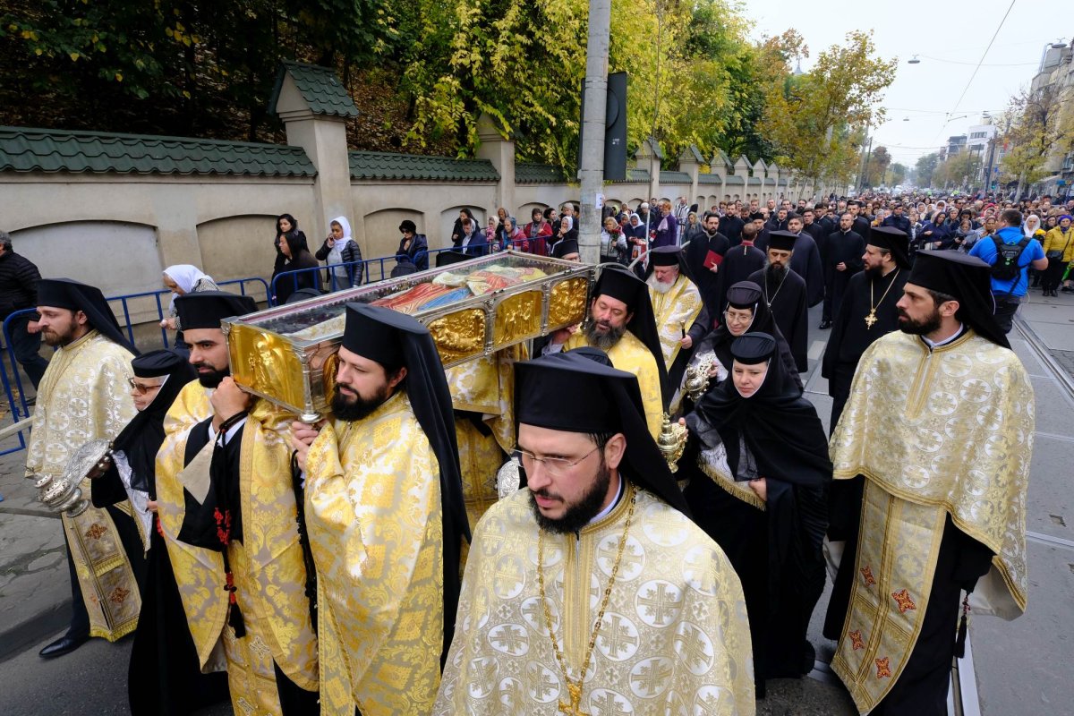 Sfântul ascultă rugăciunile închinătorilor 130375