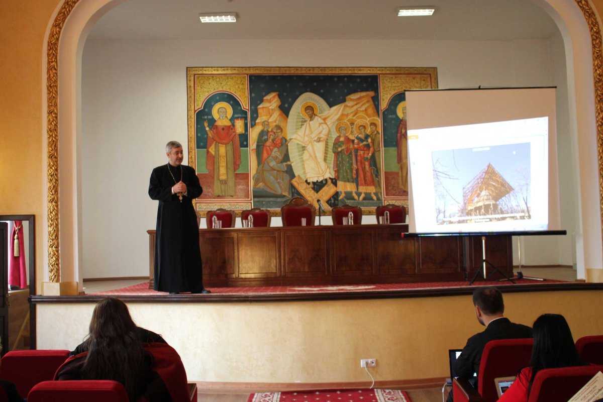 Simpozion dedicat satului şi bisericilor din lemn la Craiova 130305