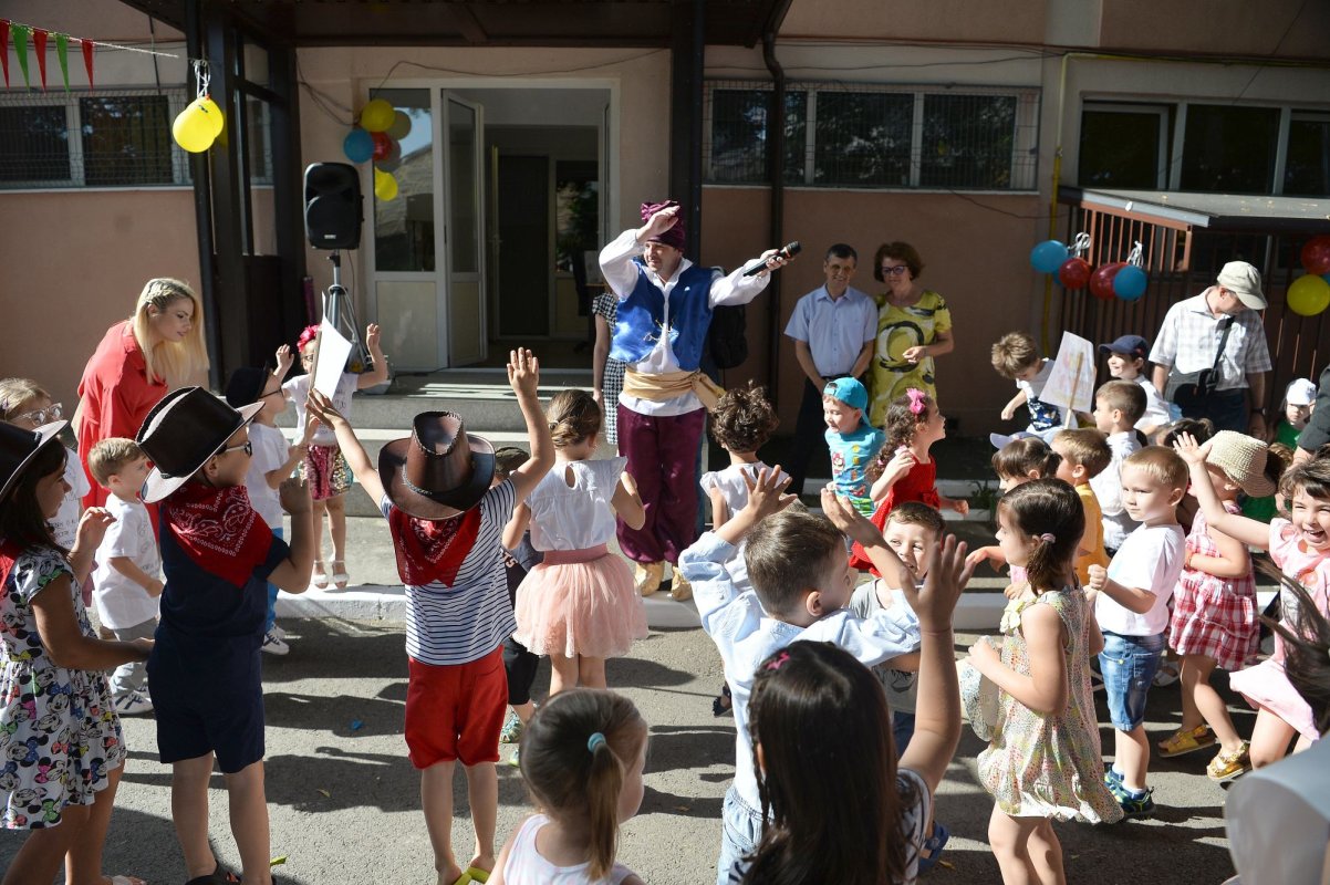 Vacanţă în învăţământul primar şi preşcolar  130359