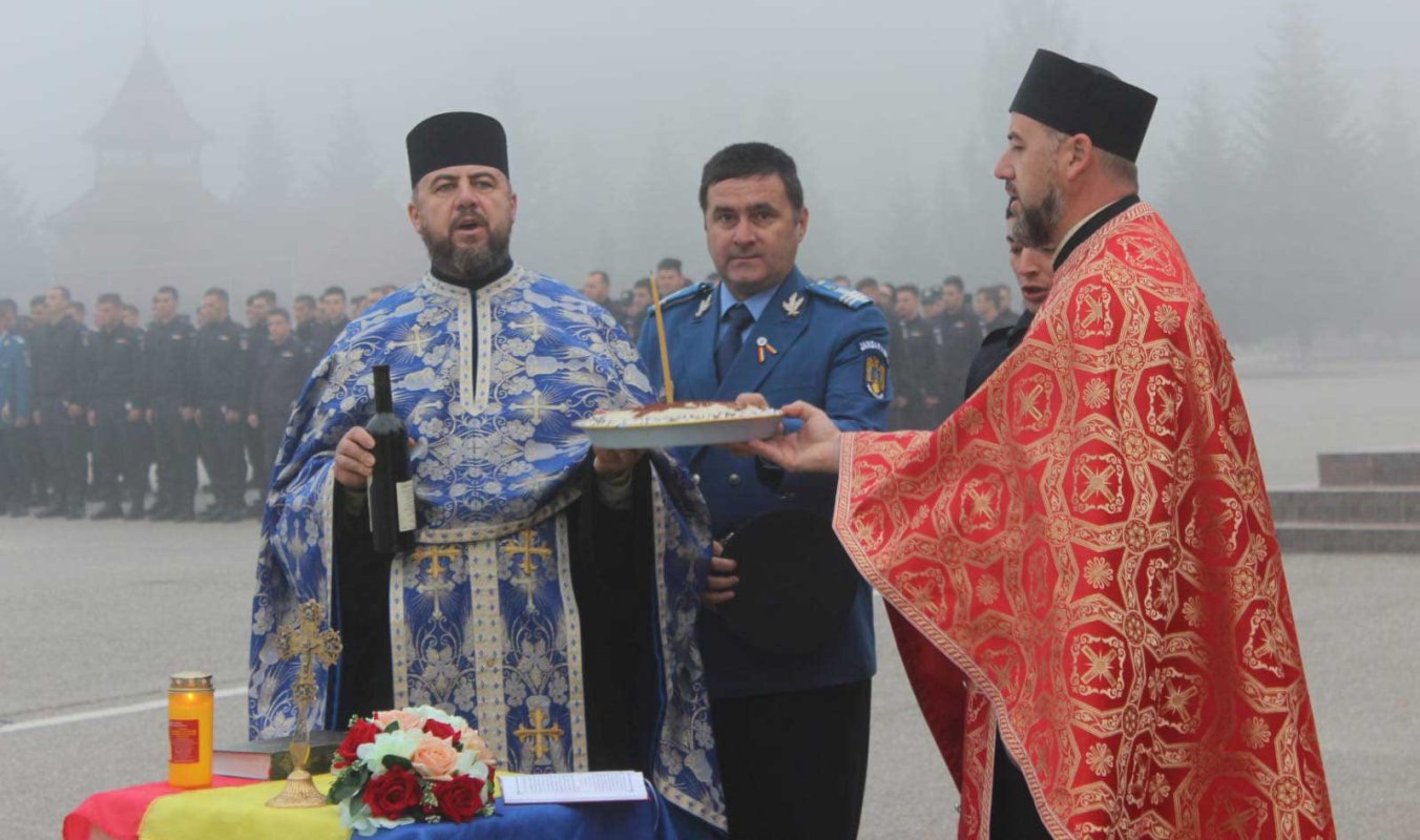 Ziua Armatei Române, la Şcoala Militară din Drăgăşani, județul Vâlcea 130304