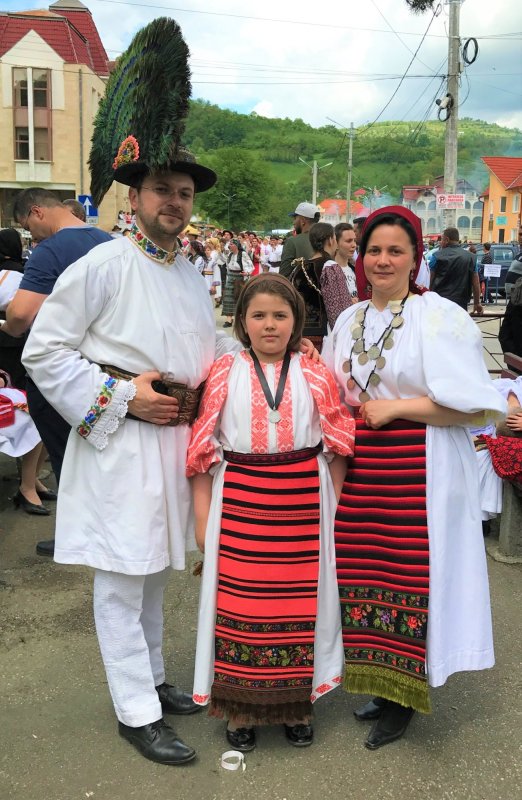 Frumusețea ca slăvire a lui Dumnezeu la țăranul român 129985