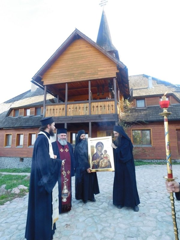 Paradoxul emigrației: departe de țară, te apropii de credință 129848