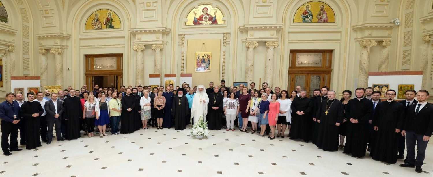BASILICA, între satul tradiţional  şi diaspora română 130642