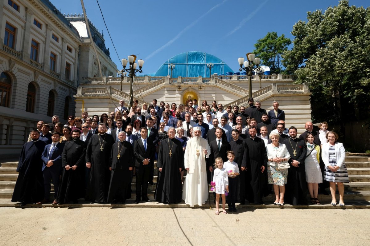 BASILICA, între satul tradiţional  şi diaspora română 130643
