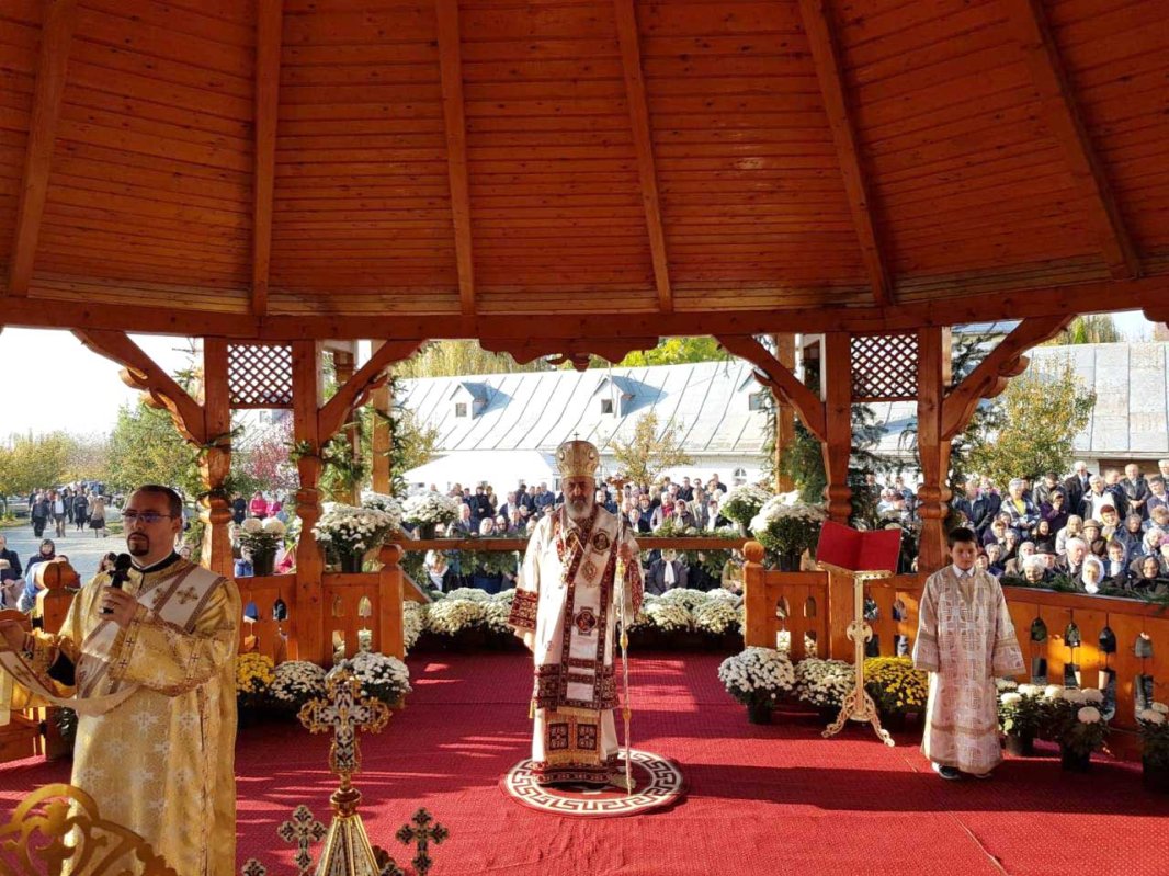 Hram la Dumbrava, judeţul Alba 130798