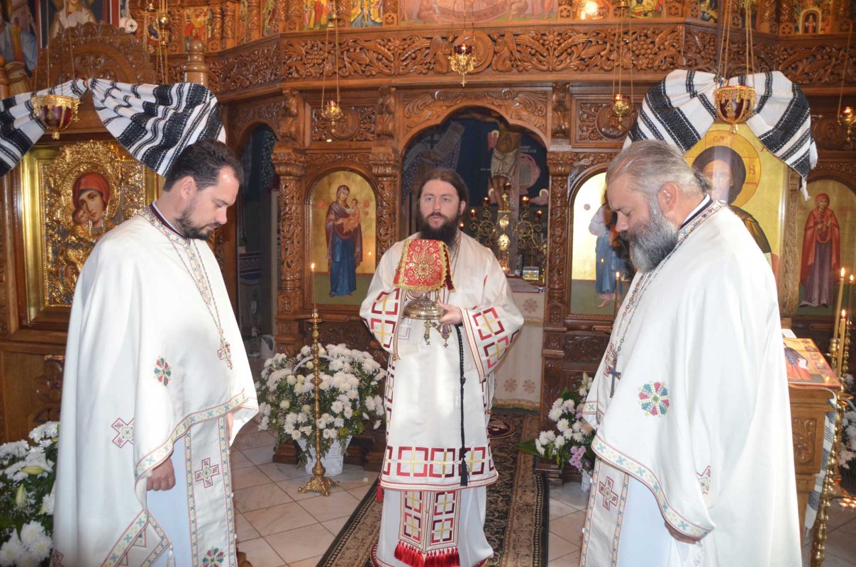 Liturghie arhierească în Rădăuţi 130806