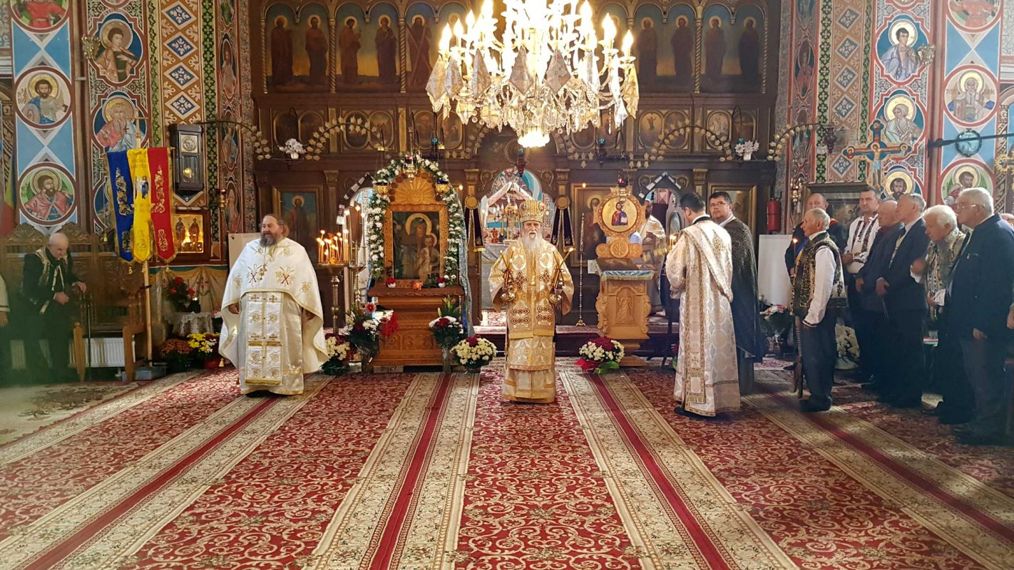 Liturghii arhierești la Suceava și Mihoveni 130802