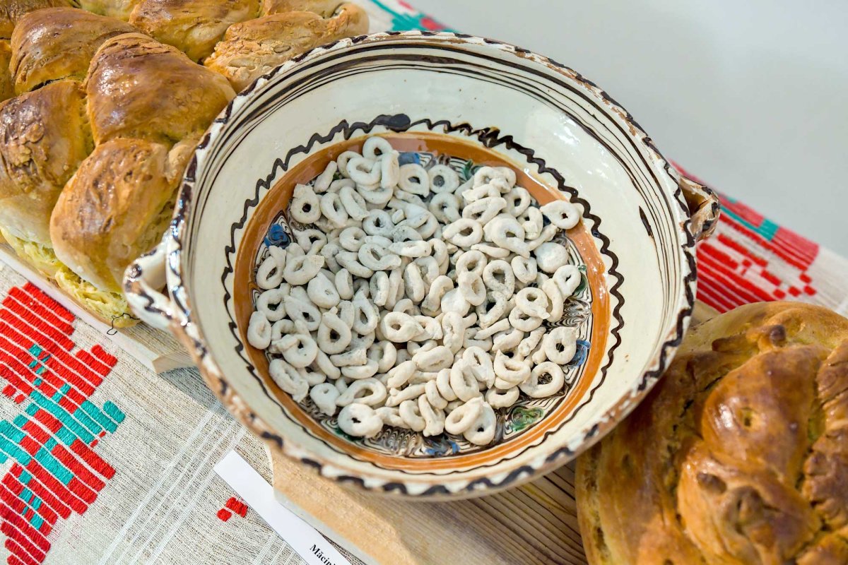 Comori ialomițene de tradiții, artă și istorie 130938