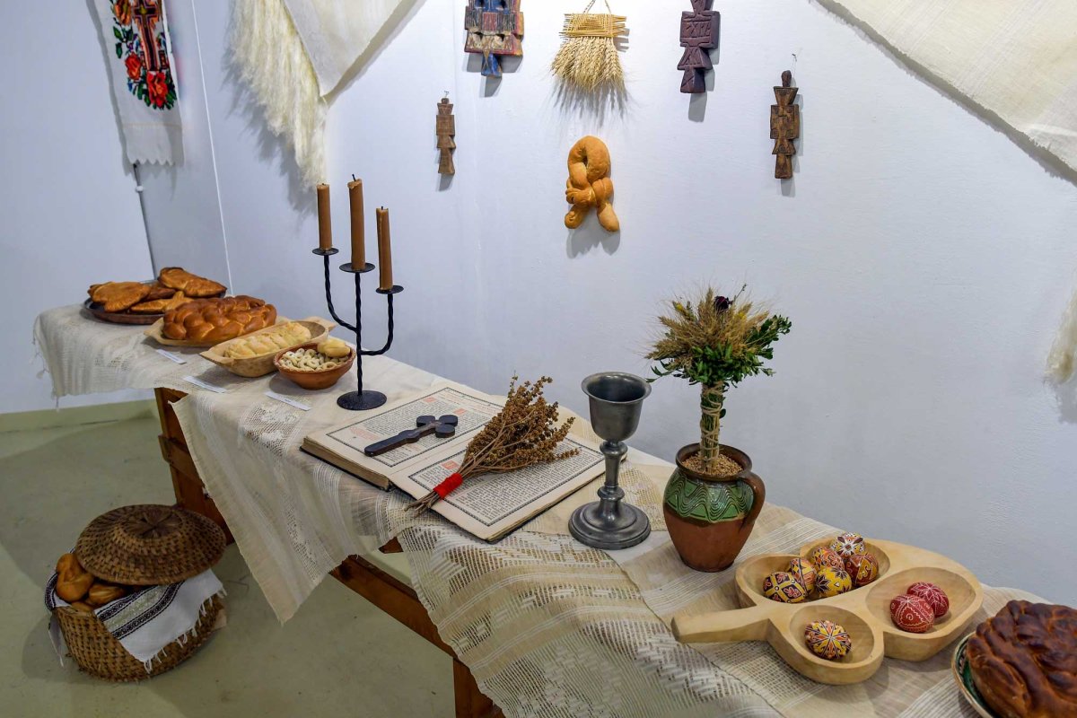 Comori ialomițene de tradiții, artă și istorie 130941