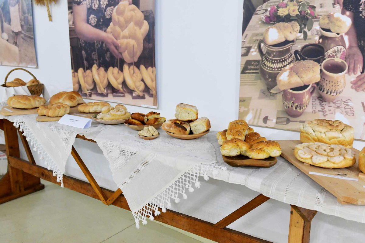 Comori ialomițene de tradiții, artă și istorie 130943