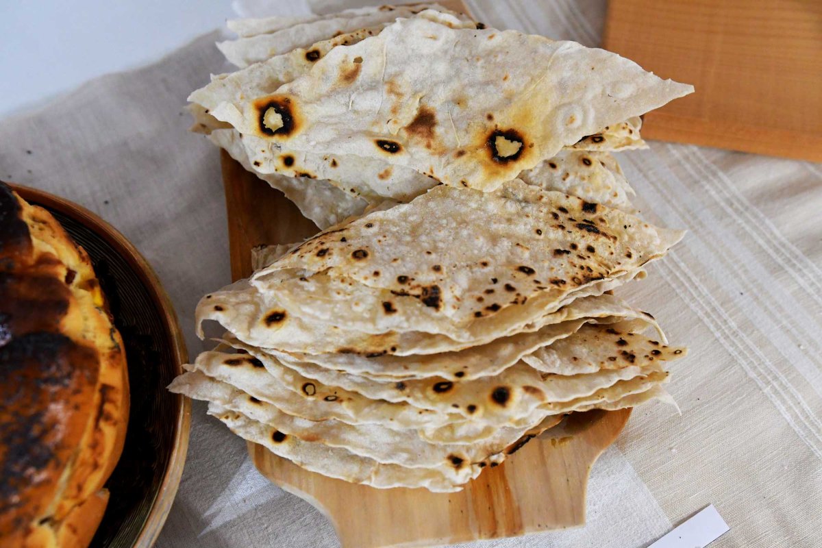 Comori ialomițene de tradiții, artă și istorie 130944