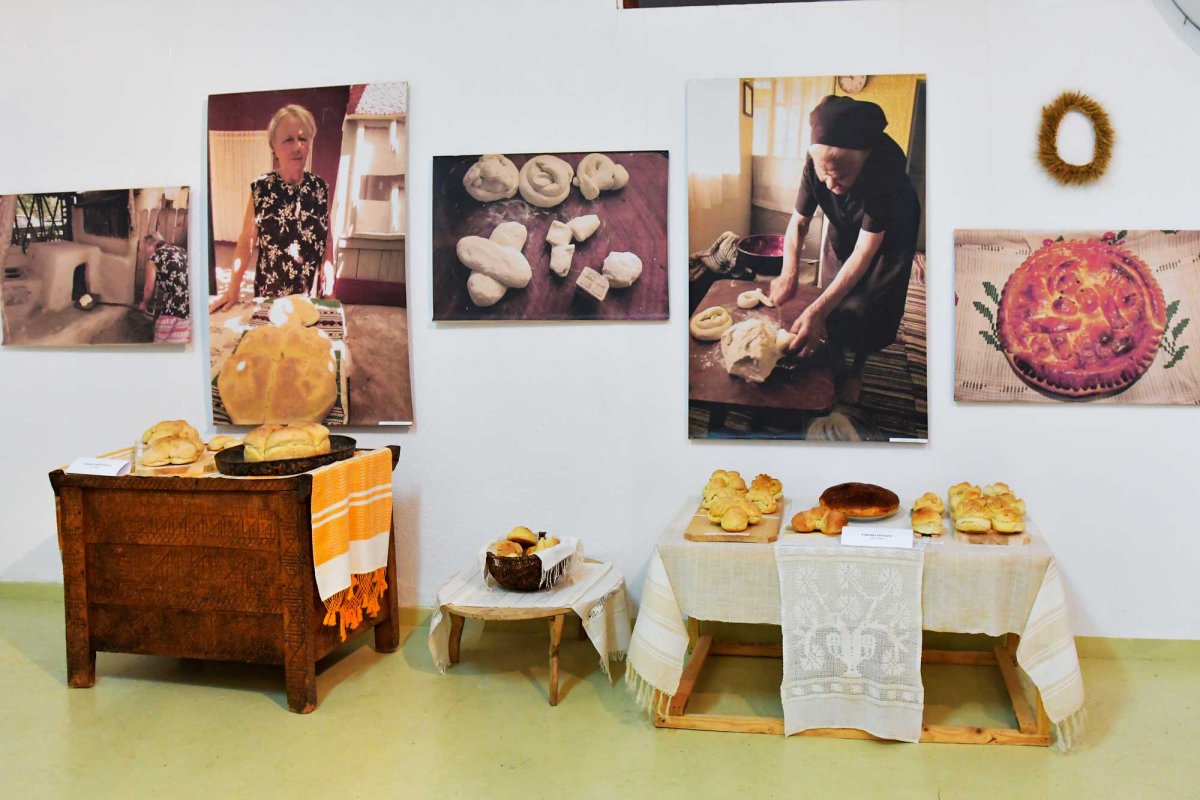 Comori ialomițene de tradiții, artă și istorie 130948