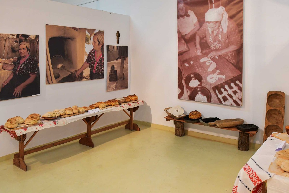 Comori ialomițene de tradiții, artă și istorie 130949