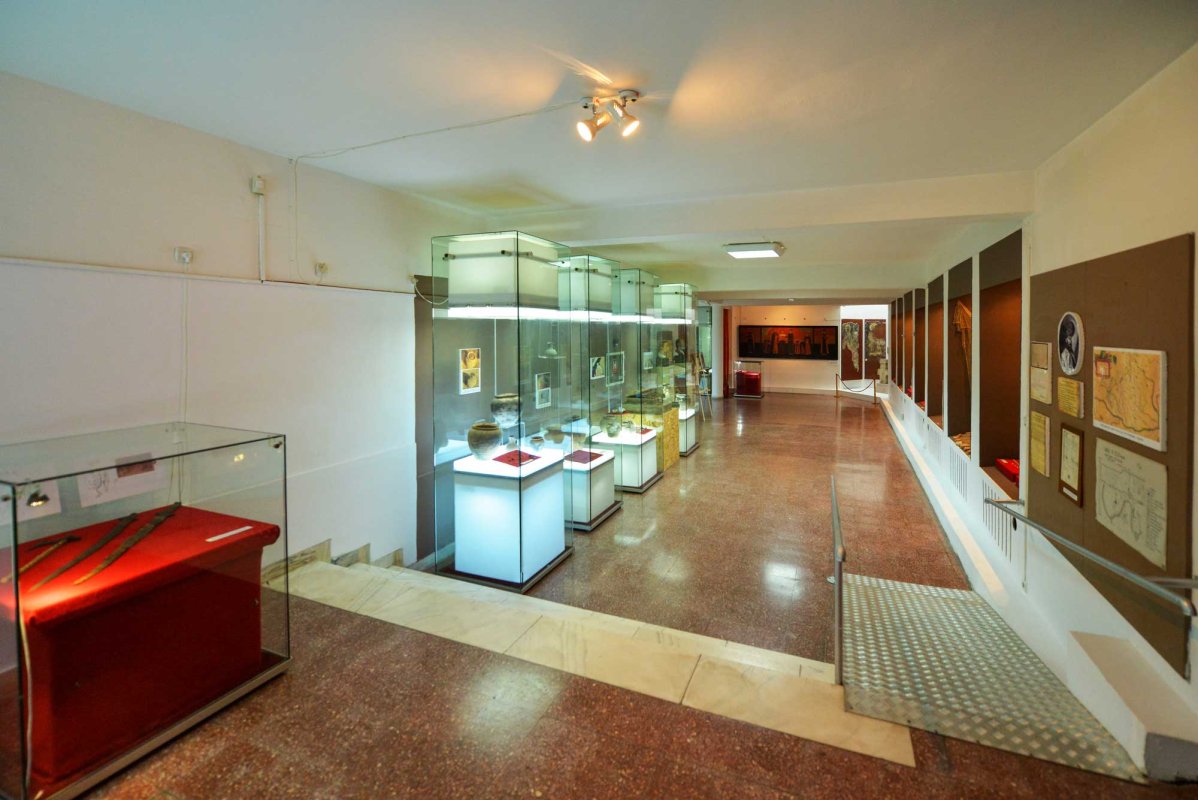 Comori ialomițene de tradiții, artă și istorie 130953