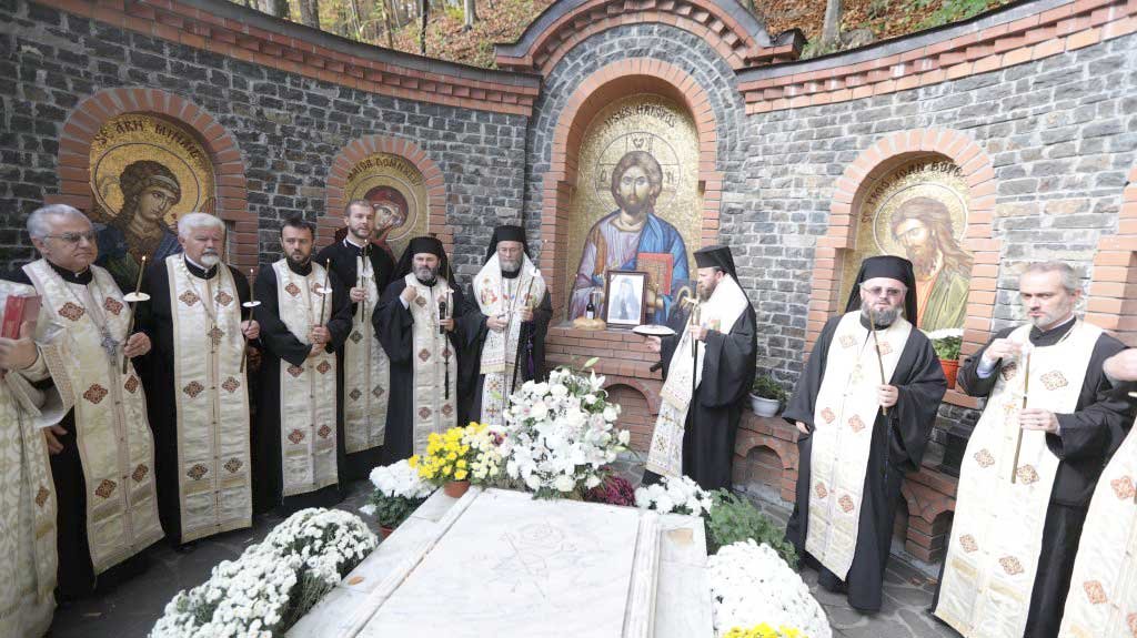 Pomenirea Arhiepiscopului Justinian la Mănăstirea Rohia 131072