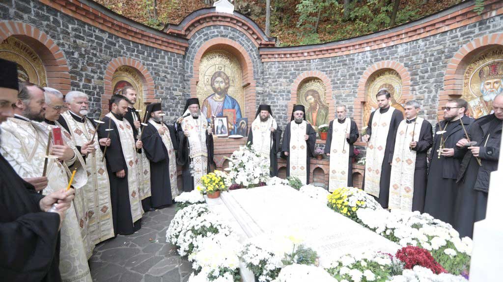 Pomenirea Arhiepiscopului Justinian la Mănăstirea Rohia 131074